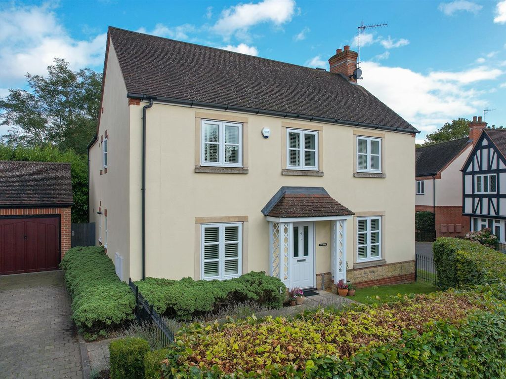 5 bed detached house for sale in Elgin Gardens, StratfordUponAvon