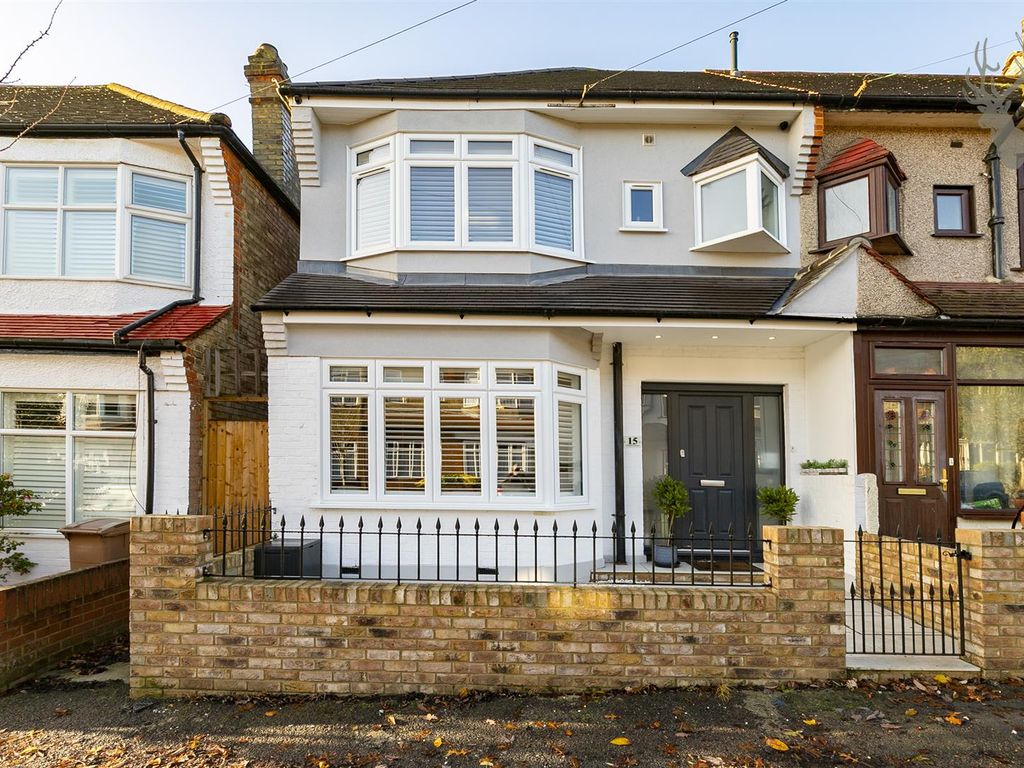 3 bed property for sale in Whitehall Gardens, London E4 Zoopla