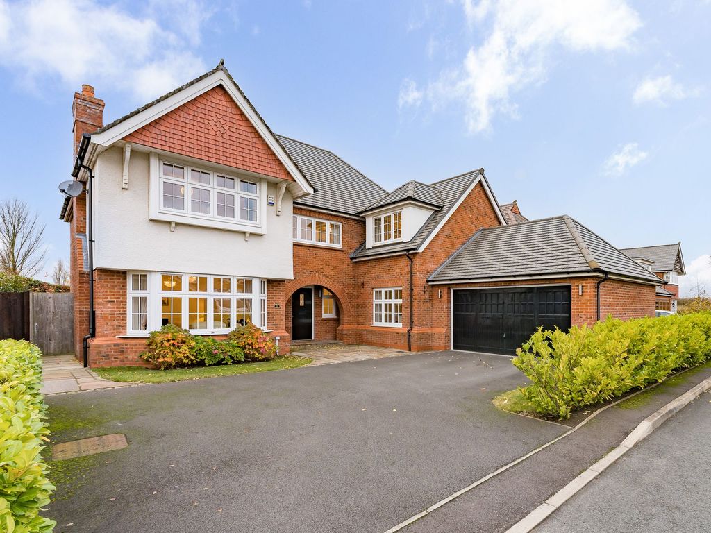 5 bed detached house for sale in Stromford Close, Widnes WA8, £795,000