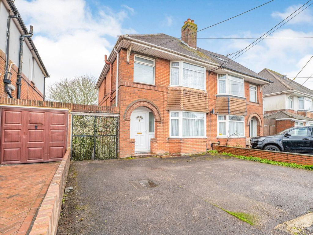 3 bed semidetached house for sale in Munro Crescent, Southampton