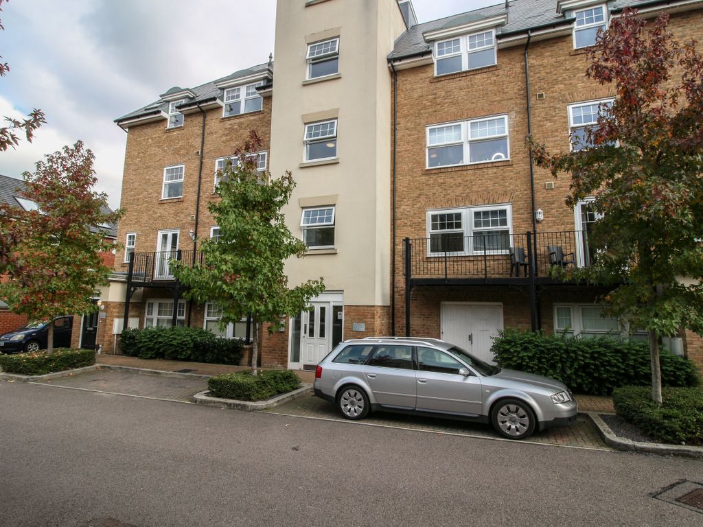2 bed flat to rent in Knightsbridge Court, Trinity Village, Bromley BR2