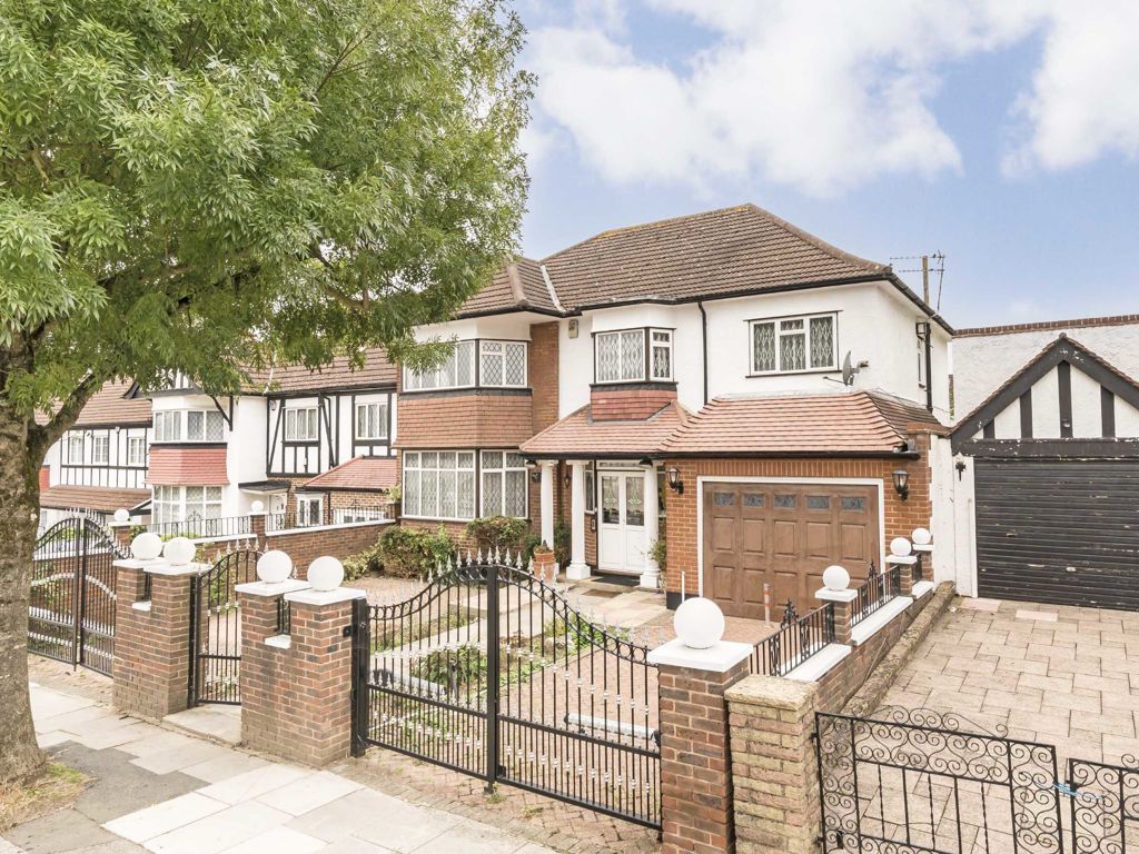 6 bed detached house for sale in Allington Road, London NW4, £1,500,000