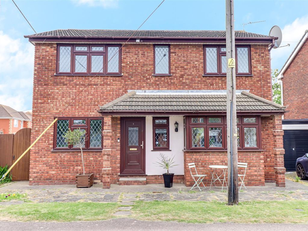 5 bed detached house for sale in Chapman Road, Canvey Island SS8 Zoopla