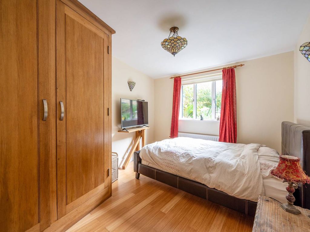2 bed property to rent in Leopold Road, Wimbledon, London SW19 Zoopla