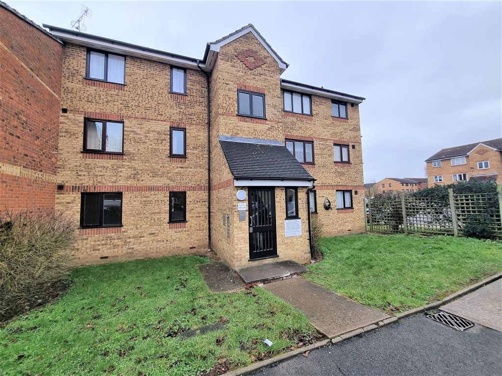 2 bed flat for sale in Redford Close, Feltham TW13 Zoopla