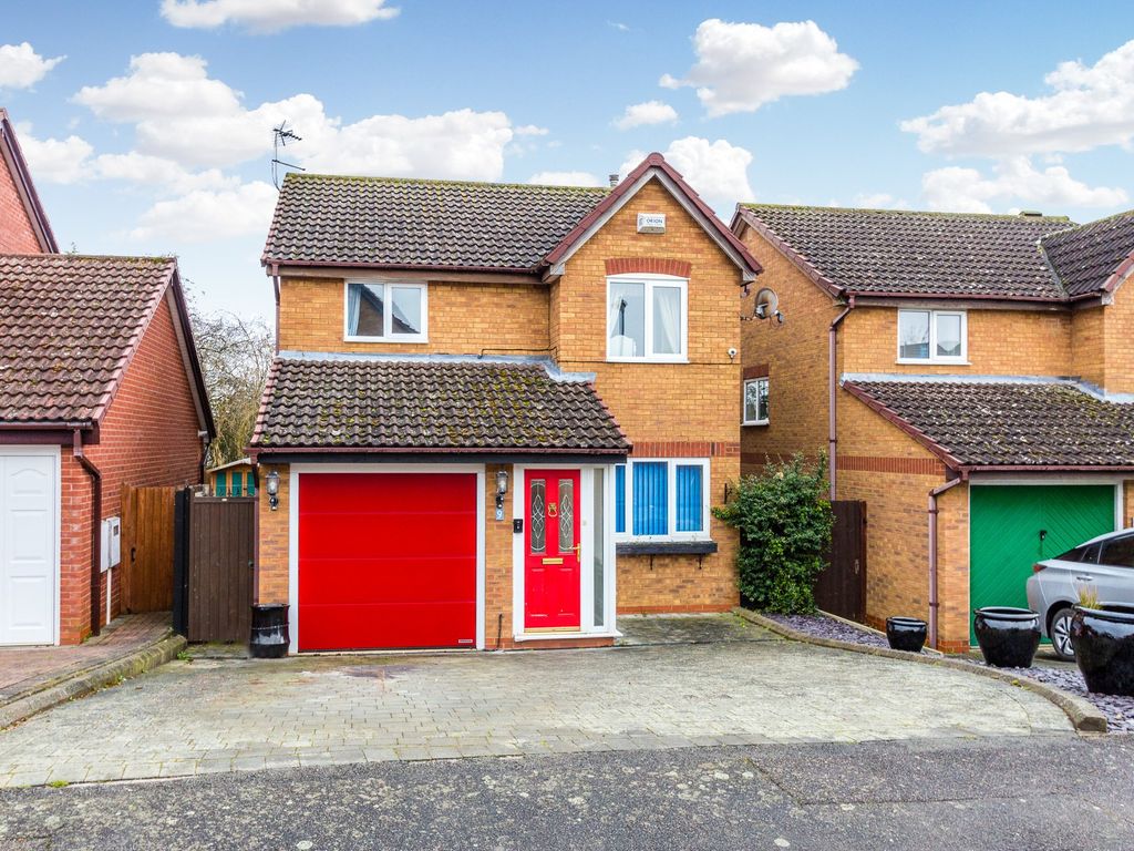 3 bed detached house for sale in Clover Drive, Rushden NN10, £287,500