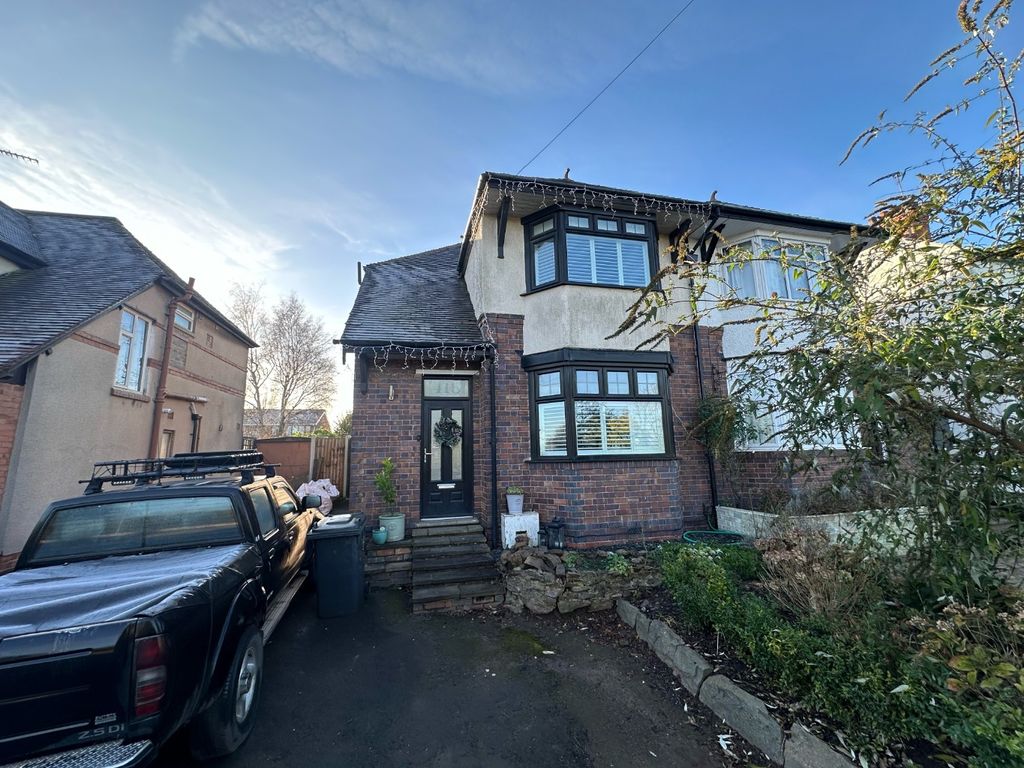 3 bed semidetached house for sale in Tuttle Hill, Nuneaton CV10, £