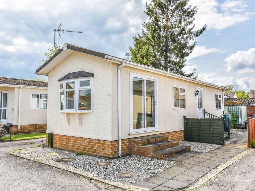 2 bed mobile/park home for sale in Dursley Road, Cambridge, Gloucester