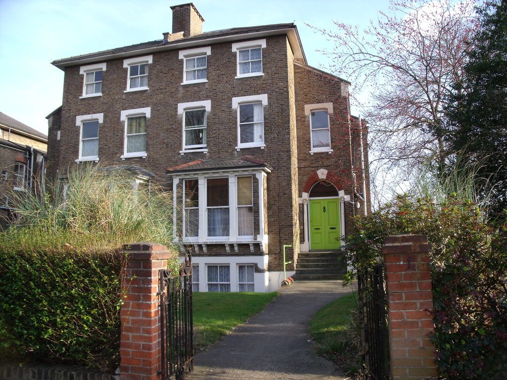 1 bed flat to rent in Christ Church Road, Berrylands, Surbiton KT5, £