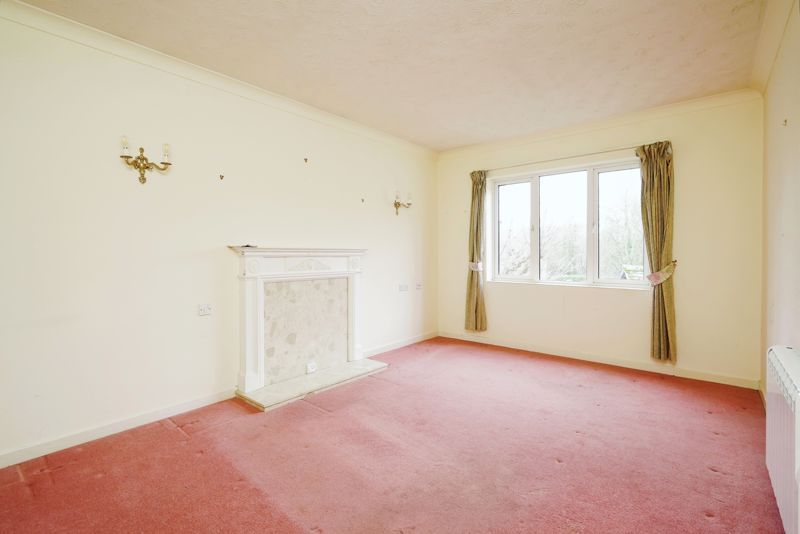 1 bed flat for sale in Windrush Court, Witney OX28, £90,000 Zoopla