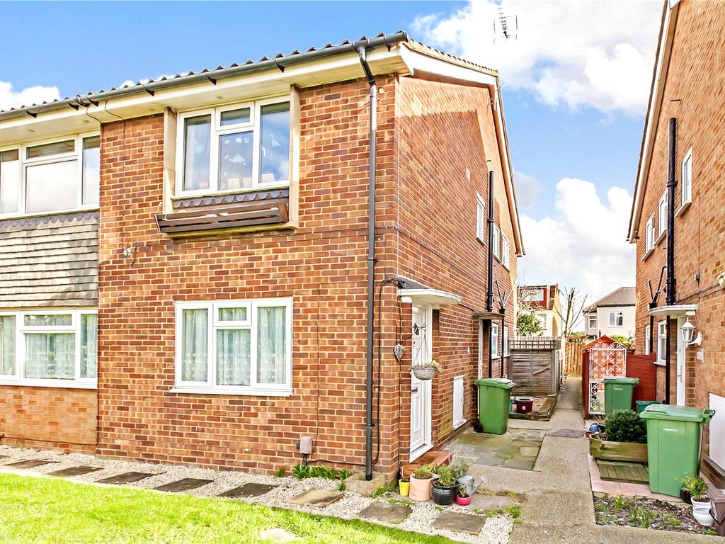 2 bed for sale in Barton Close, Bexleyheath, Kent DA6, £