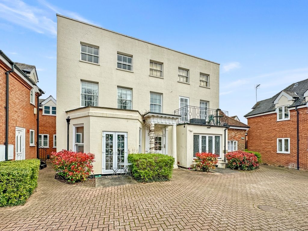 Studio for sale in Park View Court, Dashwood Road, Gravesend, Kent DA11