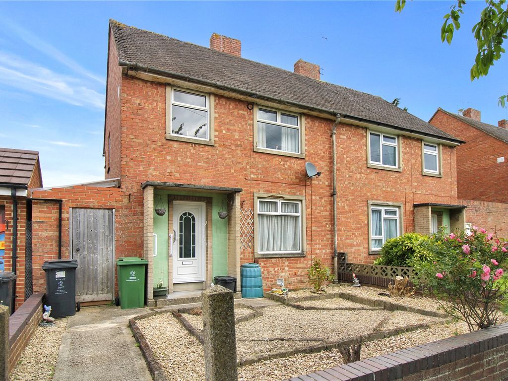 3 bed semidetached house for sale in Mulberry Grove, Swindon
