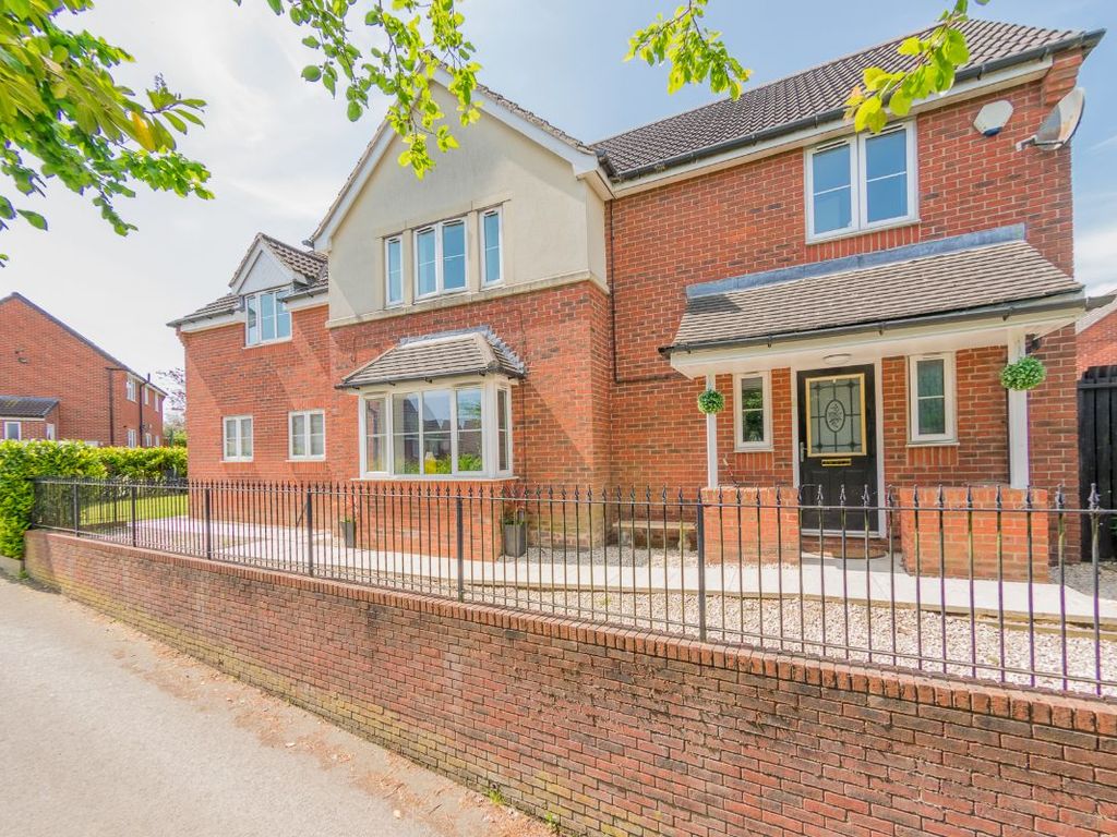 5 bed detached house for sale in Rooms Lane, Morley, Leeds LS27 Zoopla