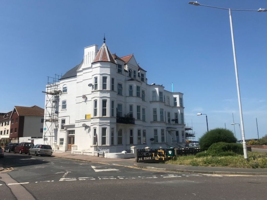 2 bed flat to rent in Cleveland Court Queens Parade, Cliftonville