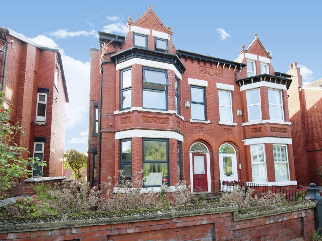 5 bed semidetached house for sale in Hyde Road, Manchester, Greater