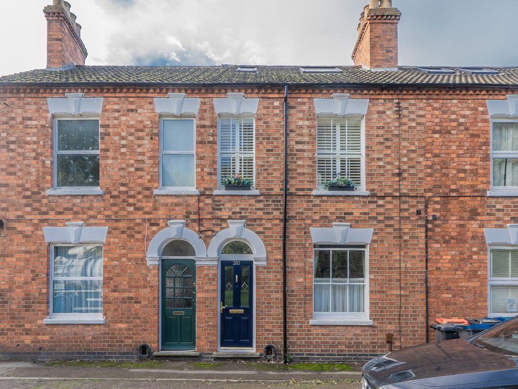 4 bed terraced house to rent in Newport Road, New Bradwell, Milton