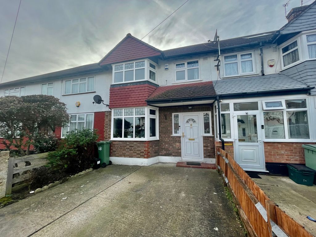 3 bed terraced house for sale in Beech Close, Carshalton SM5 Zoopla
