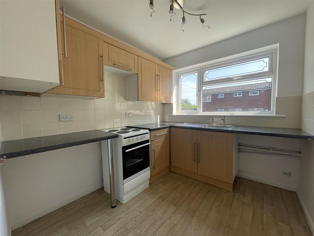 3 bed semidetached house to rent in Middlefield Lane, Hinckley LE10