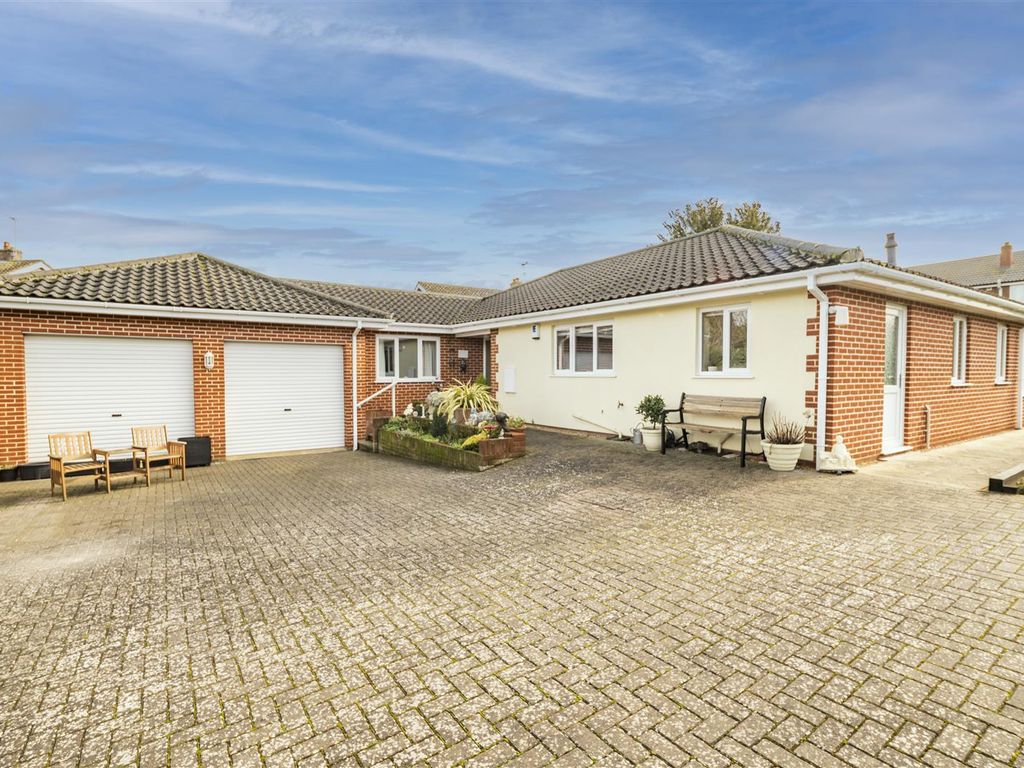 3 bed detached bungalow for sale in Lowestoft Road, Worlingham, Beccles NR34 Zoopla
