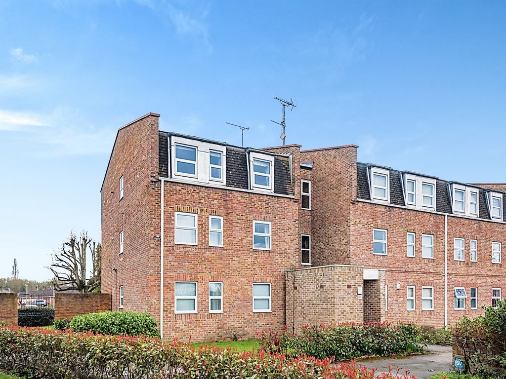 2 bed flat for sale in Broughton Grange, Swindon SN3 Zoopla