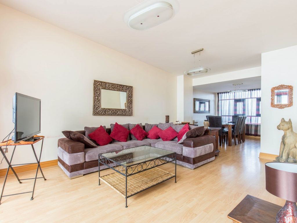 3 bed flat to rent in Canute Road, Ocean Village, Southampton SO14, £1,500 pcm Zoopla