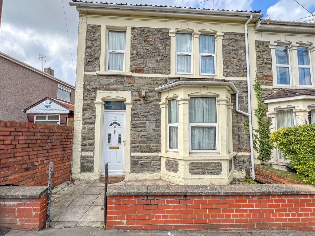 3 bed end terrace house for sale in Charlton Road, Kingswood, Bristol