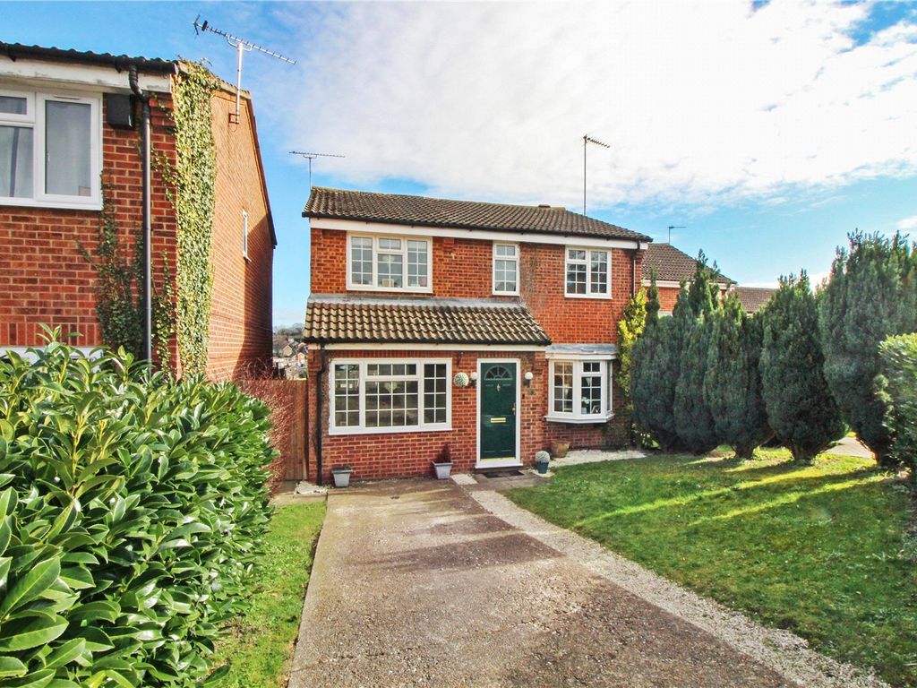 4 bed detached house for sale in Close, Walderslade, Kent ME5