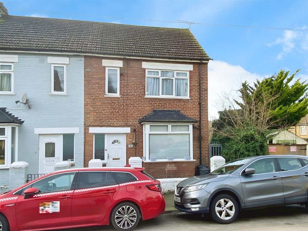 3 bed property for sale in St. Peter Street, Rochester ME1, £285,000