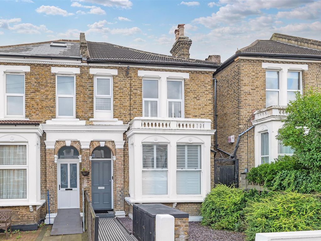 1 bed flat for sale in Wolfington Road, West Norwood SE27, £300,000