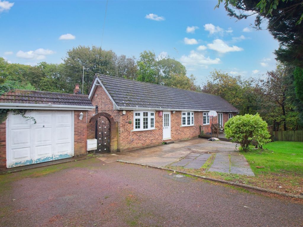 5 bed bungalow for sale in Willow Walk, Meopham, Gravesend DA13, £