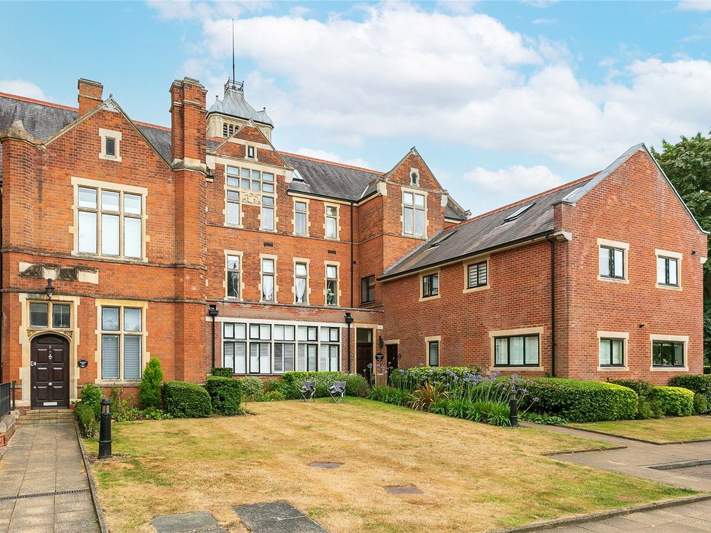 2 bed for sale in Royal Connaught Drive, Bushey