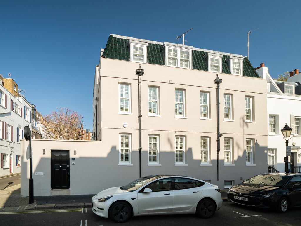 3 bed end terrace house for sale in Montpelier Place, Knightsbridge