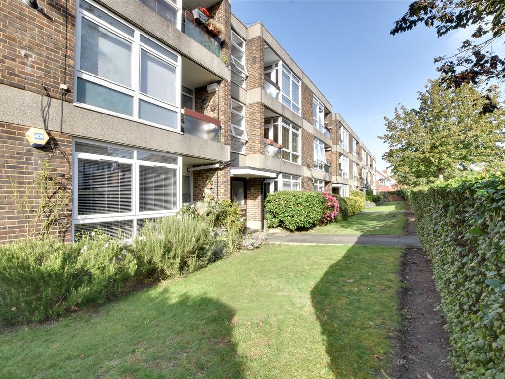 1 bed flat for sale in Wricklemarsh Road, Blackheath, London SE3, £
