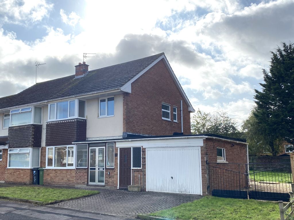 3 bed semidetached house for sale in Weedon Road, Swindon SN3, £