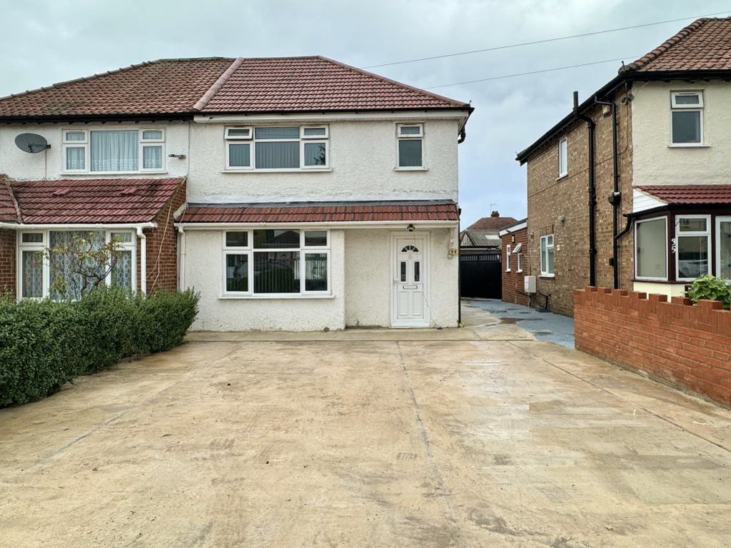 3 bed property to rent in Hampshire Avenue, Slough SL1, £1,800 pcm Zoopla