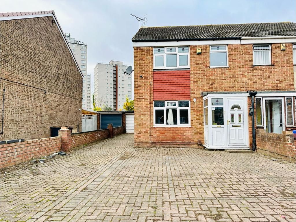 3 bed semidetached house to rent in Northview Avenue, Tilbury RM18, £1,500 pcm Zoopla