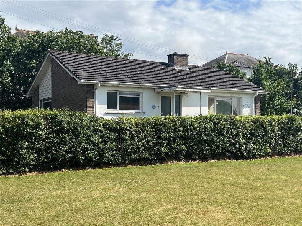 3 bed detached bungalow for sale in Llanbadarn Road, Aberystwyth SY23
