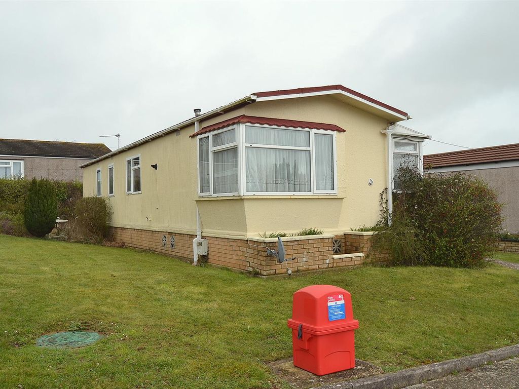 2 bed mobile/park home for sale in Lion House Park, Mill Road, Hailsham