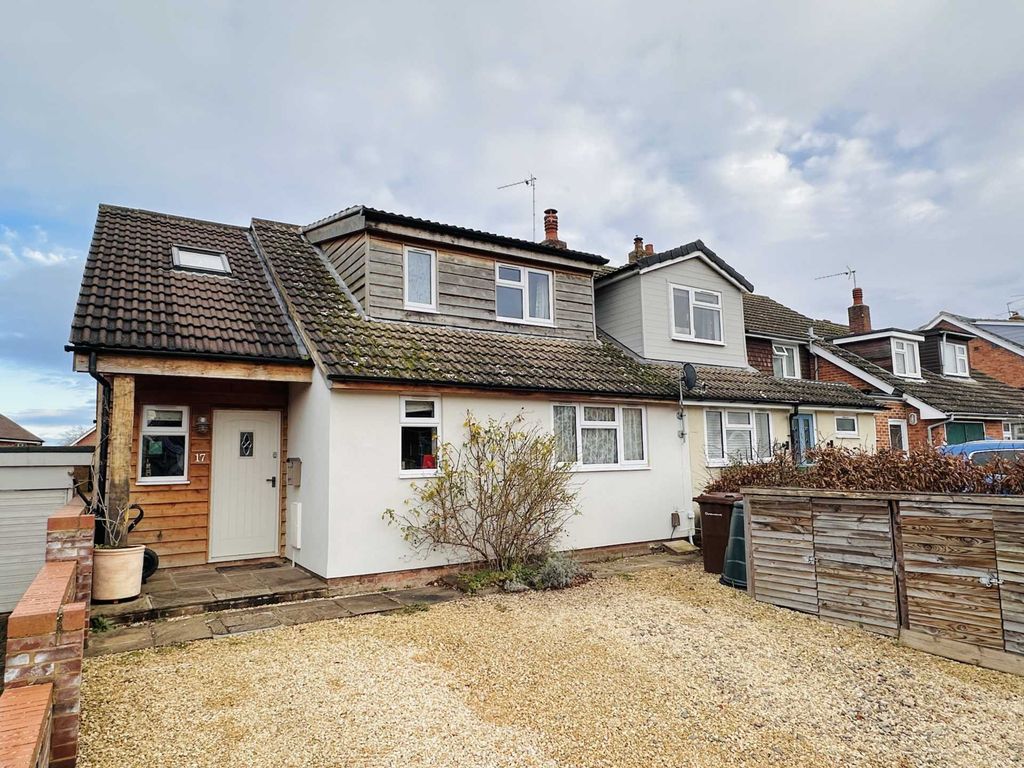 3 bed end terrace house for sale in Rothwells Close, Cholsey OX10, £