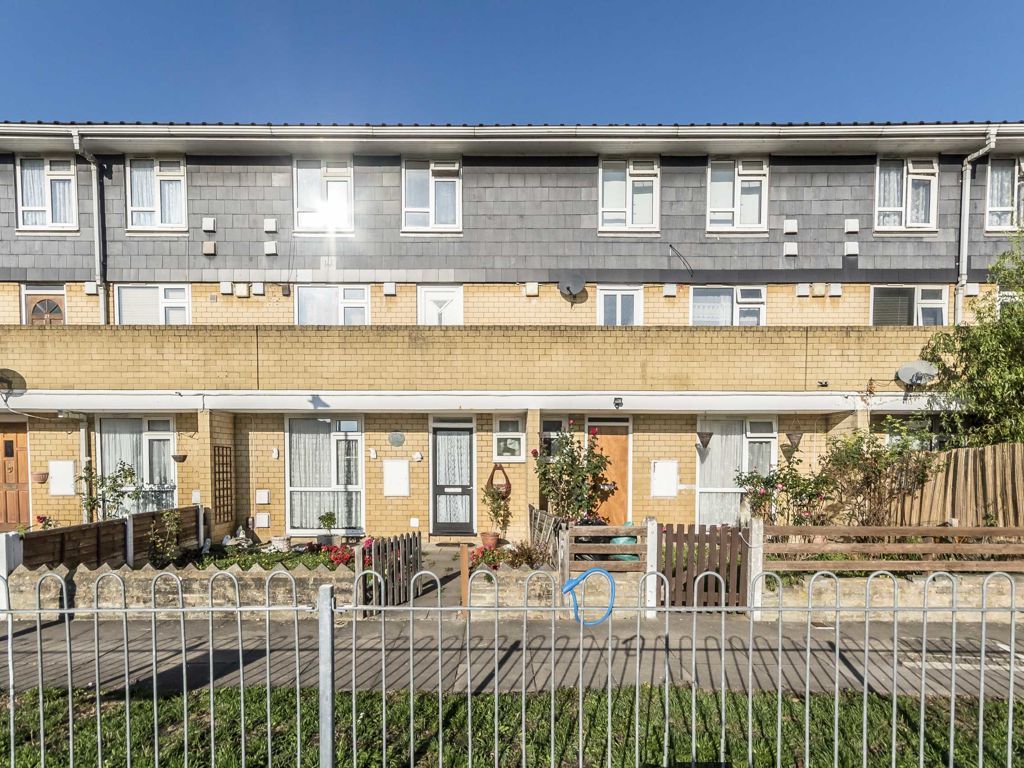 2 bed flat to rent in Eldridge Close, Feltham TW14 Zoopla