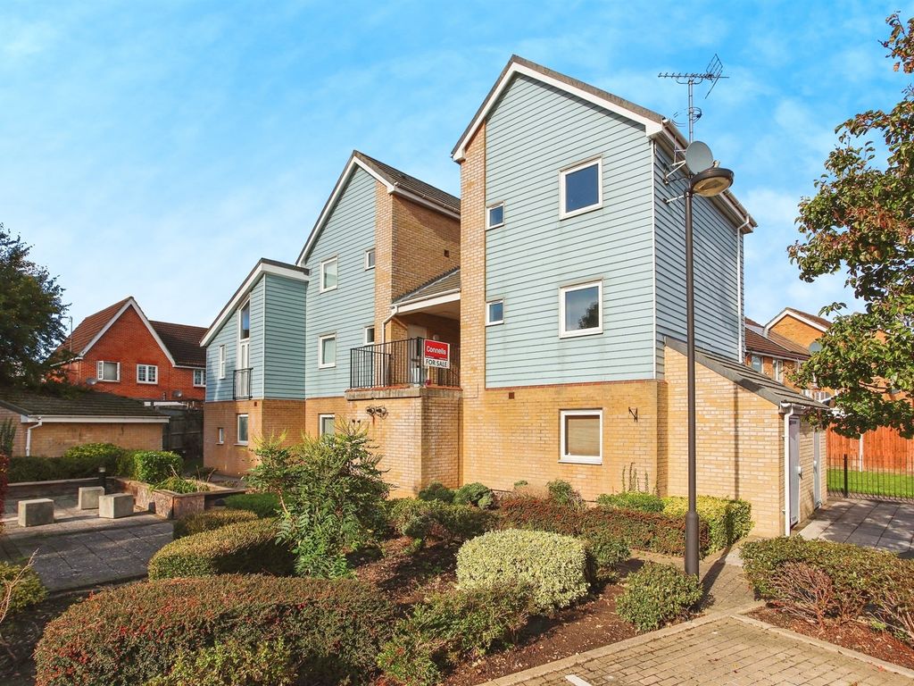 2 bed flat for sale in Onyx Drive, Sittingbourne ME10, £175,000 Zoopla
