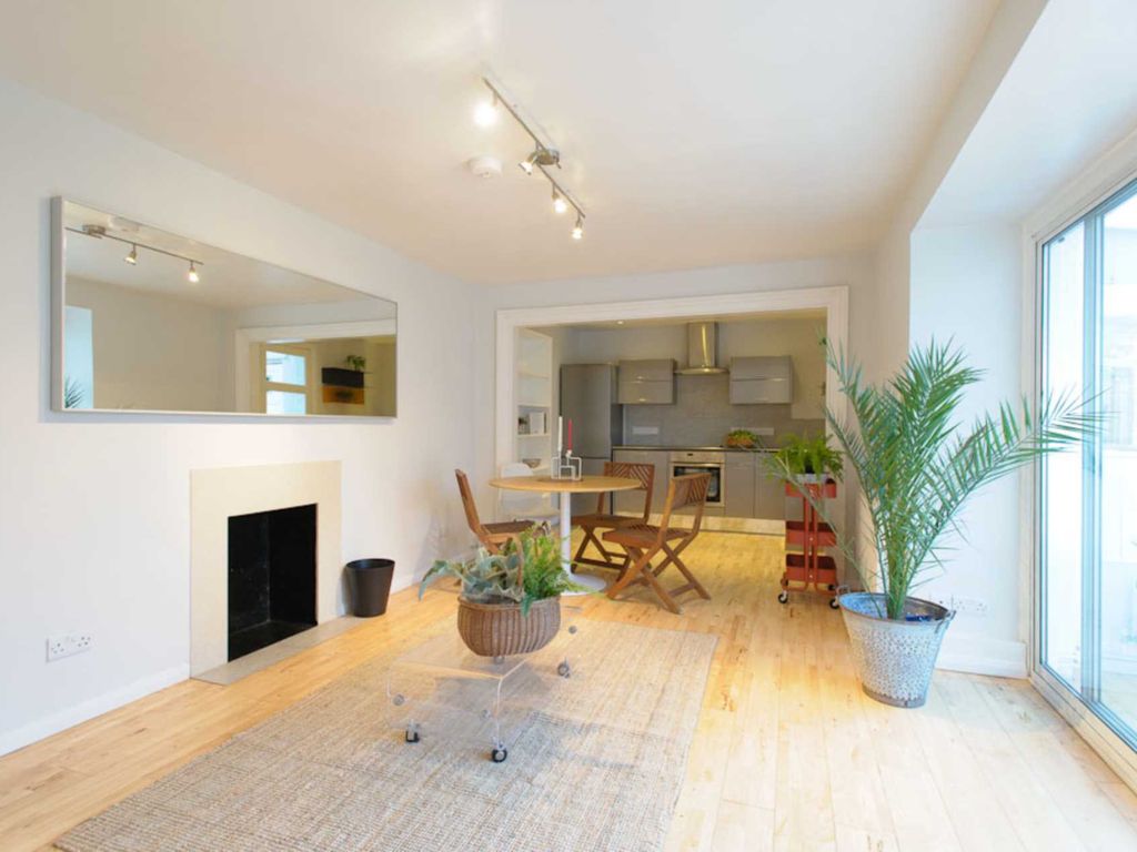 4 bed terraced house to rent in Mortimer Drive, Marston OX3, £2,800 pcm