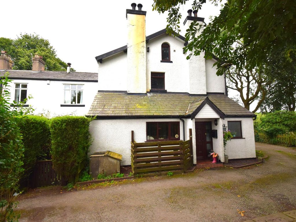 4 bed property for sale in Willow Bank, Long Lane, Westhoughton, Bolton