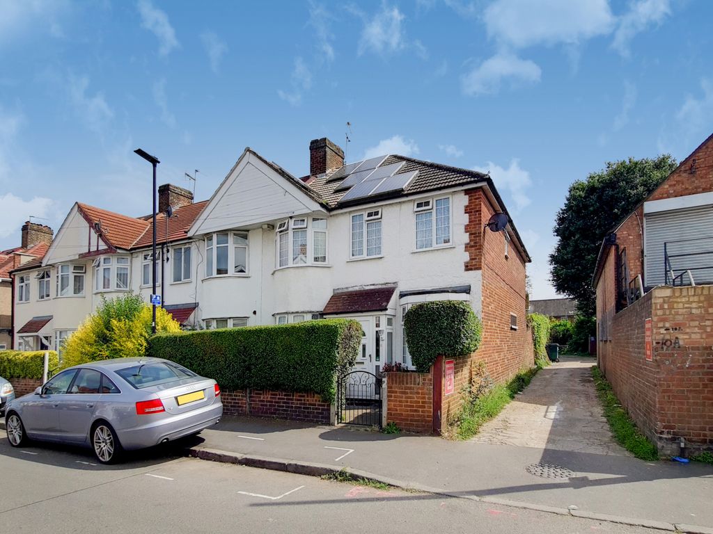 5 bed semidetached house for sale in Sunningdale Avenue, Feltham TW13