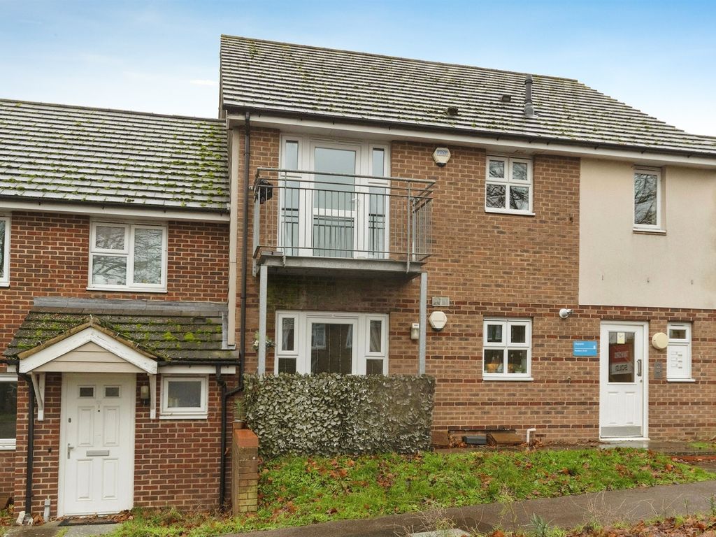 2 bed flat for sale in Claymores, Stevenage SG1, £149,500 Zoopla