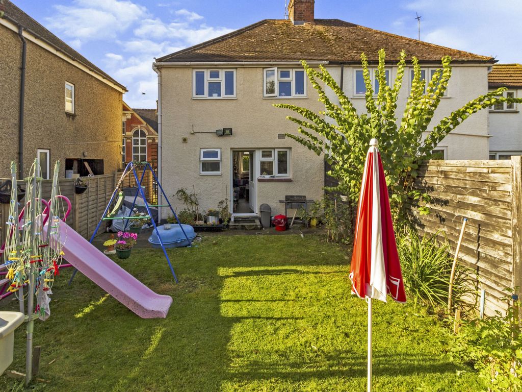 3 bed semidetached house to rent in Bury Street, Newport Pagnell MK16