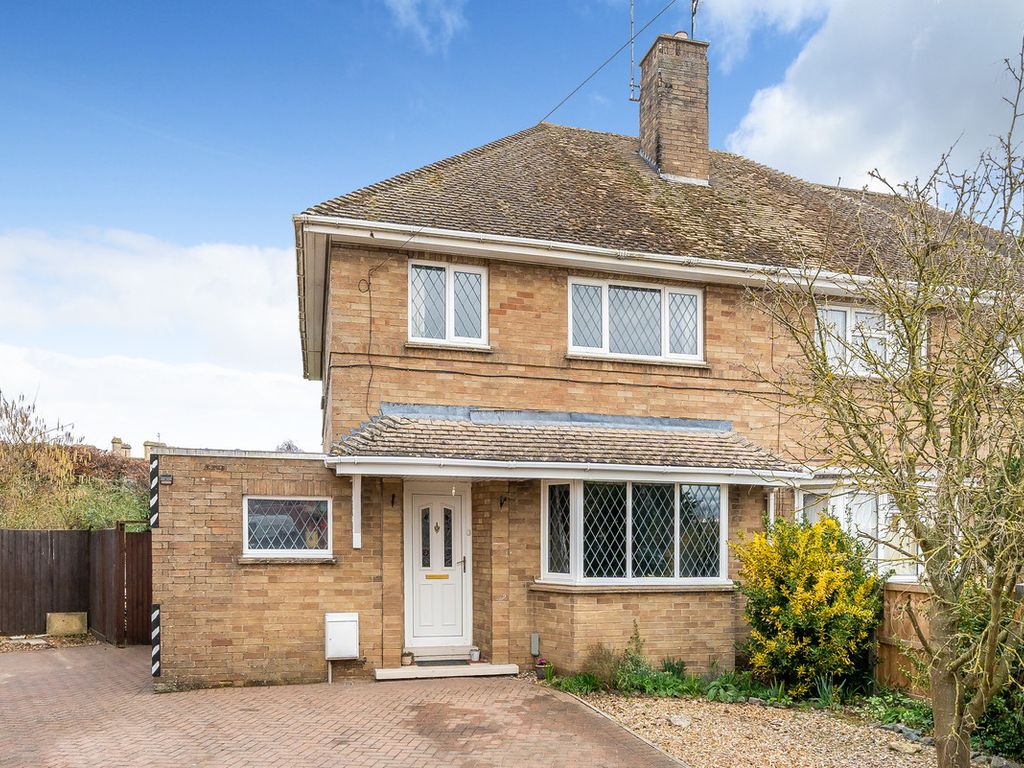 3 bed semidetached house for sale in Drydens Close, Titchmarsh NN14