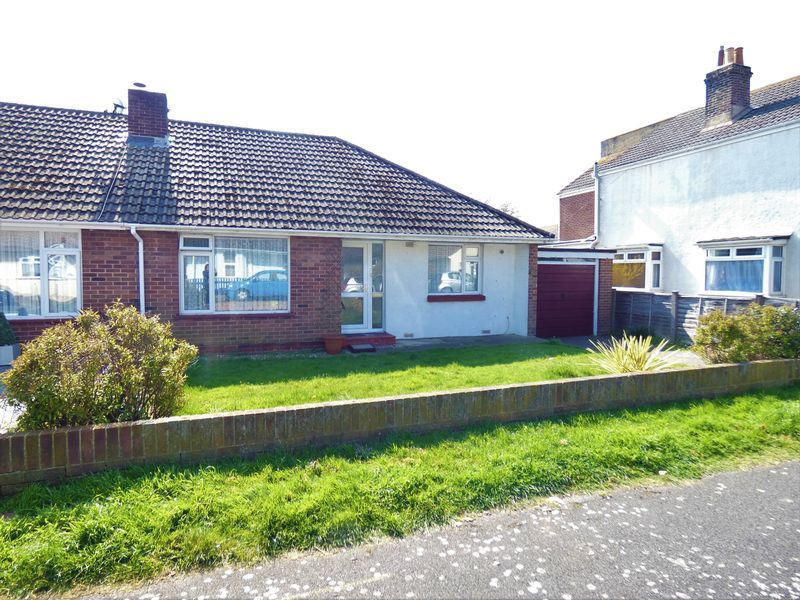2 bed semidetached bungalow to rent in Gosport Road, LeeOnTheSolent
