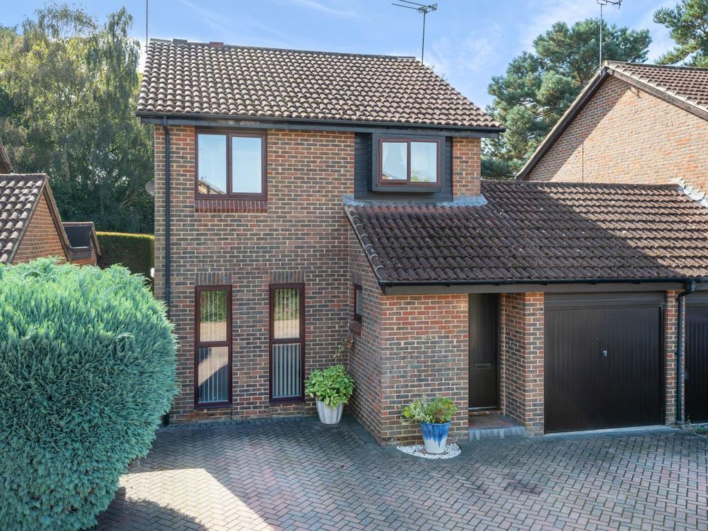 4 bed detached house for sale in Tresillian Way, Goldsworth Park